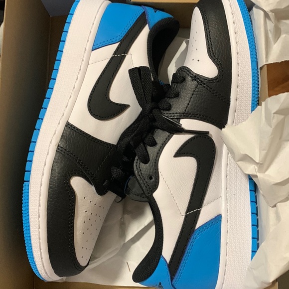 BRAND NEW jordan 1 lows size 6.5y blue black and white. 10/10 condition - Picture 1 of 3